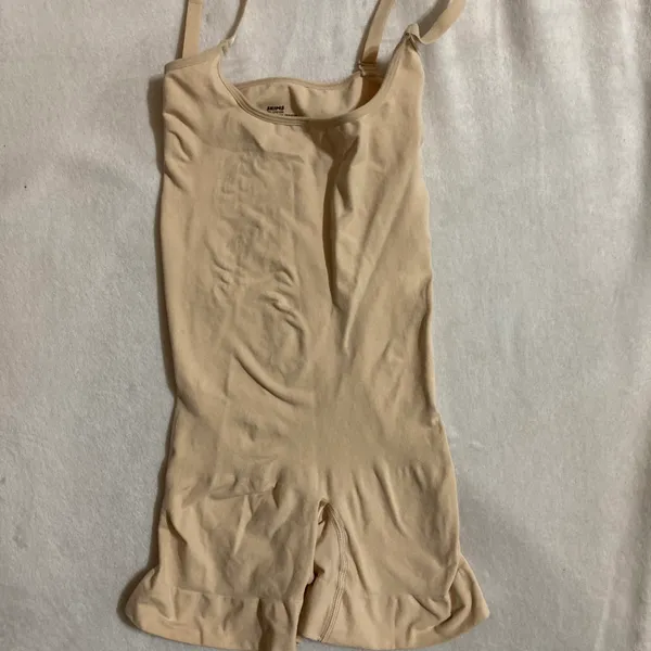 SKIMS Everyday Sculpting Scoop Neck Bodysuit - Image 3