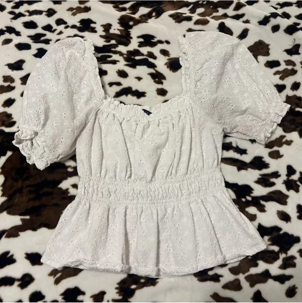 Cute White Top Size M - Image 2