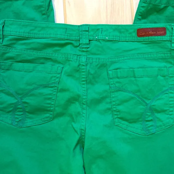 Calvin Klein Jeans|| Green skinny crop jeans. See measurements in pictures. - Image 5