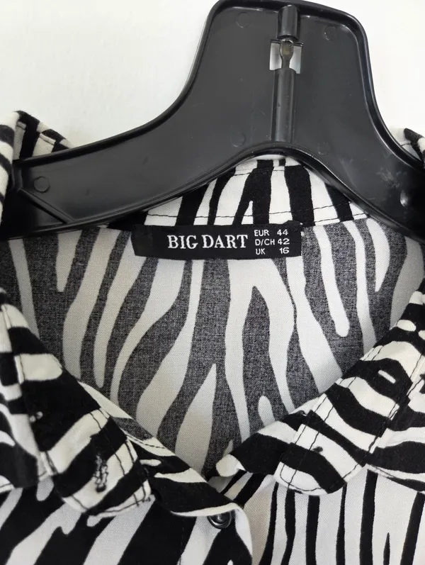 Big Dart Zebra Print Button Up Shirt Blouse Top Viscose Lightweight Comfy Large - Image 5