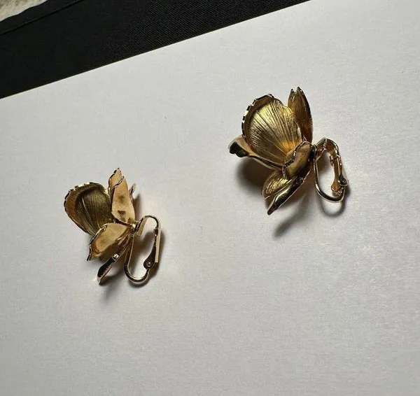 Signed Pastelli Rose Flower Gold Tone Vintage Clip On Clip-on Earrings - Image 5