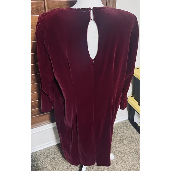 Vtg Julian Wilder Dress Burgundy Velvet Keyhole Rhinestone cut‎ out sheath sz 20 - Image 4
