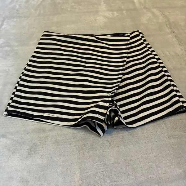 Brandy Melville Skort Womens One Size Waist Black White Striped Casual - Image 2
