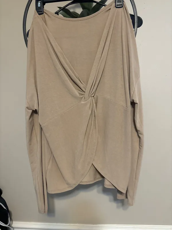 Knotted back shein top - Image 2