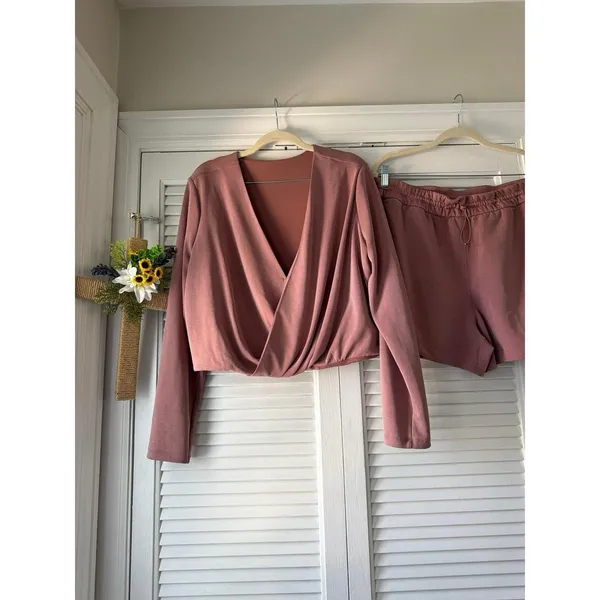Lululemon Softstreme Wrap top and matching shorts pink 14 - Image 3