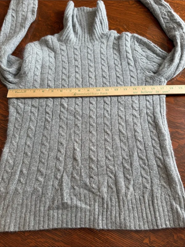 Women’s Gray Cable-Knit Turtleneck Sweater wool cashmere blend size medium - Image 6