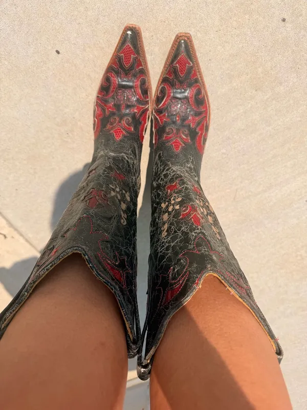 Corral Vintage C2115 Black Red Embroidered Distressed Western Cowboy Boots 8.5 - Image 2