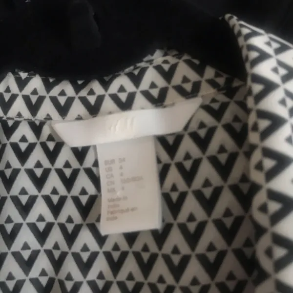 H&M Button Down Geometric Print Blouse Sz 4 - Image 6