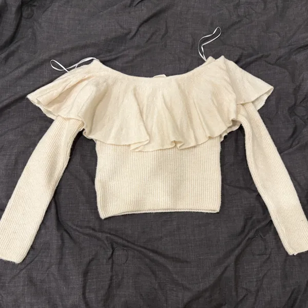 H&M White Off-The-Shoulder Sweater - Image 2