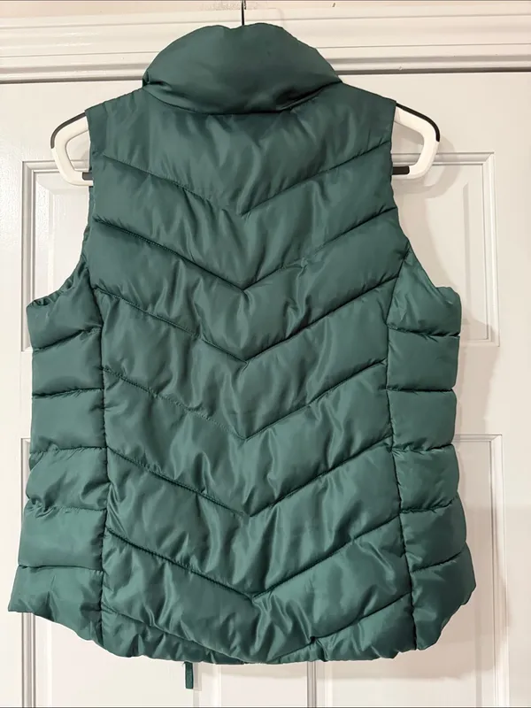 SO Women's Quilted Puffer Vest in Forest Green - Image 5