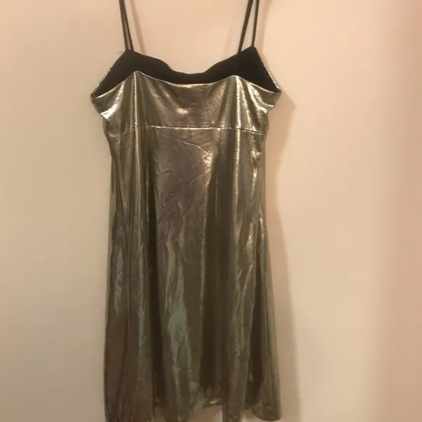 Silence + Noise PARTY /PROM DRESS GOLD COLOR SOFT DRESS ABSOLUTELY GORGEOUS - Image 4