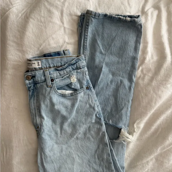 Abercrombie Women’s90s Straight Ultra High Rise Distressed Jeans, Size 6r - Image 3