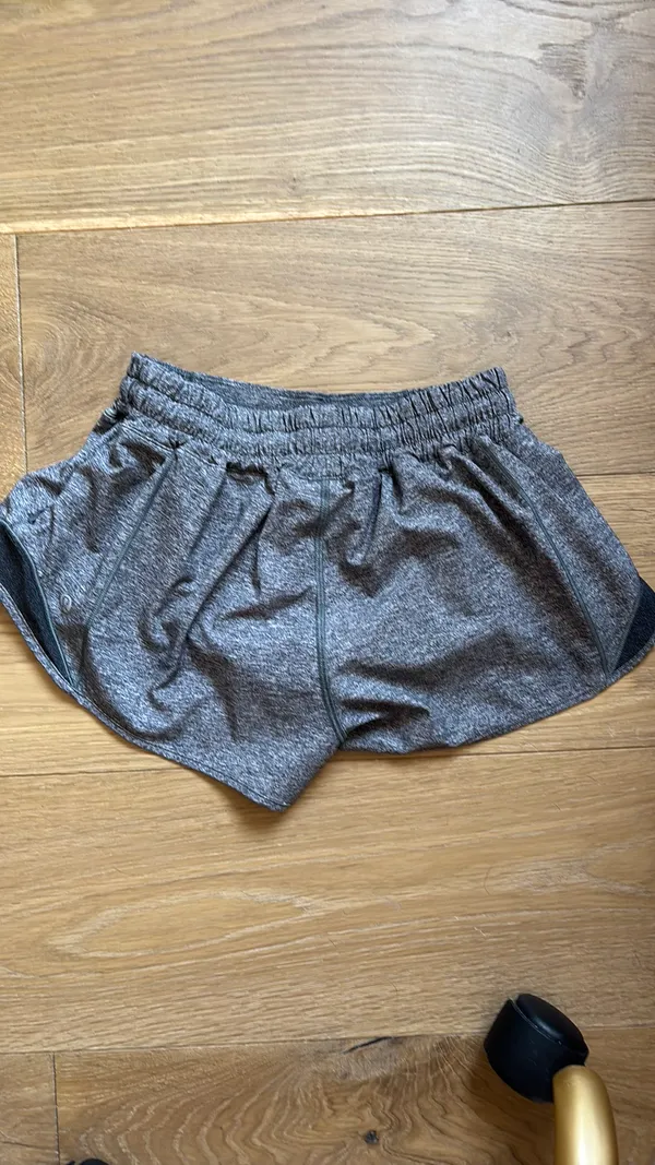 Lululemon Hot Hot Shorts 2.5" Low-Rise - Image 2