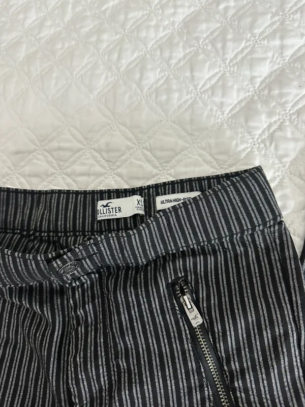 Hollister Pants - Image 4