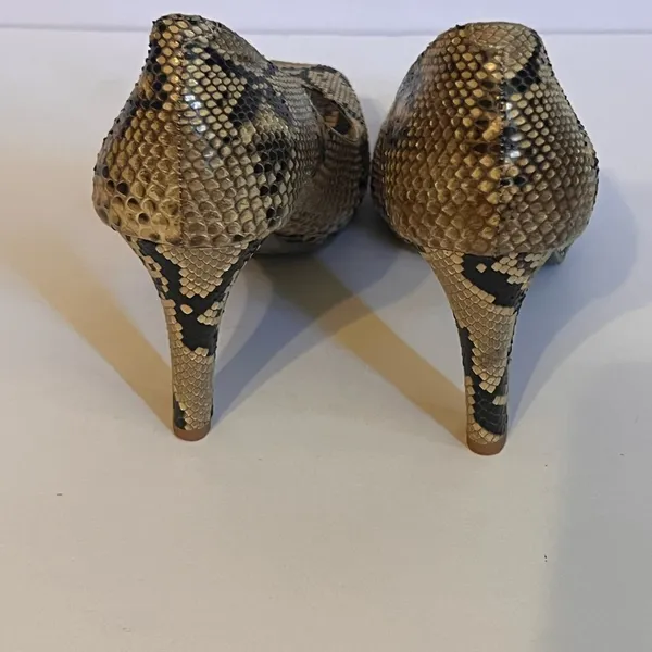 Gently used André Valentino snakeskin peep toe pumps. Size 9. - Image 4