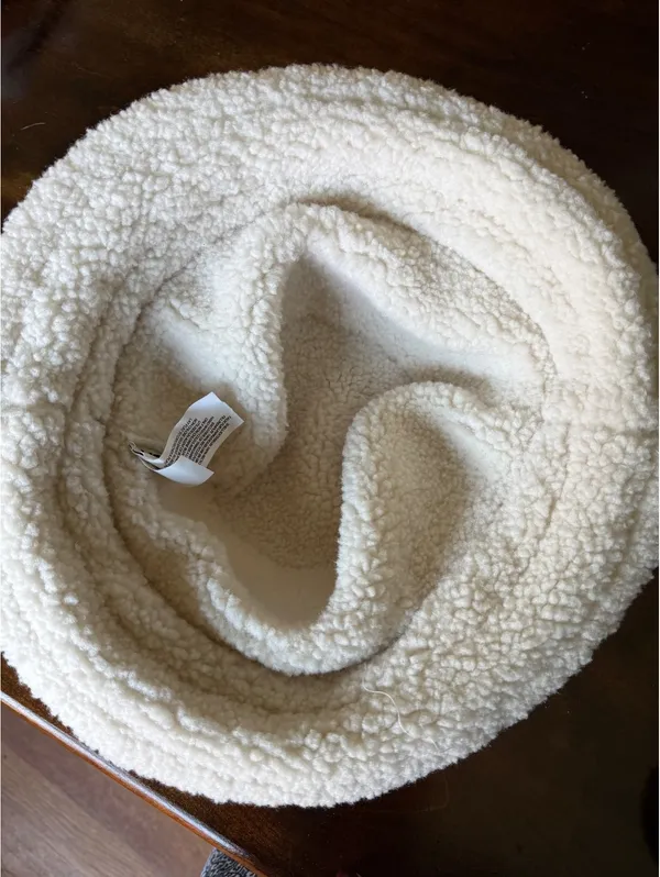 UGG White Fleece Lined Bucket Hat Size Small - Image 4