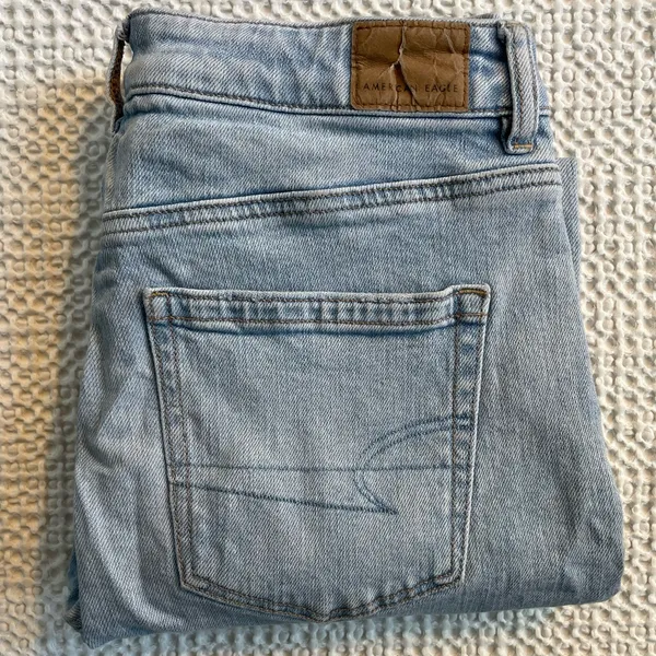 AMERICAN EAGLE Women’s AE Strigid Mom Jean in Blue Breeze Wash Denim Size 4L - Image 12