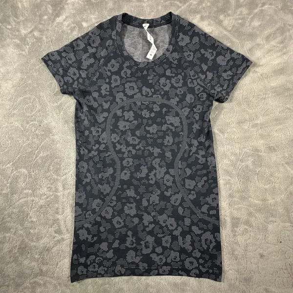 Lululemon Swiftly Tech Short Sleeve 2.0 Shirt Womens 6 Floral Print Fitted - Image 2