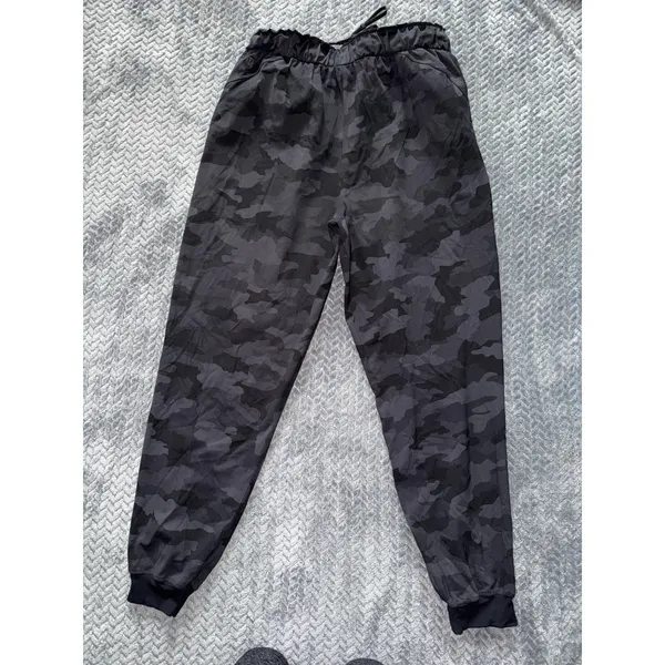Lululemon‎ Women's Stretch HR Jogger Color Black Camouflage Size 10 - Image 5
