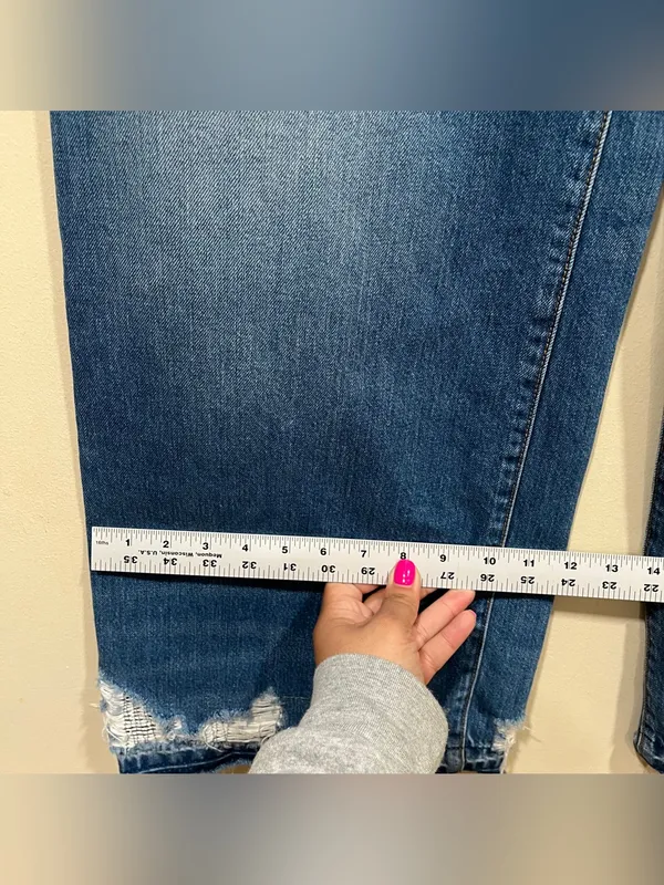 RE/DONE Mid-Rise Wide Leg Jeans in a light wash with raw, distressed hems SZ 23 - Image 5