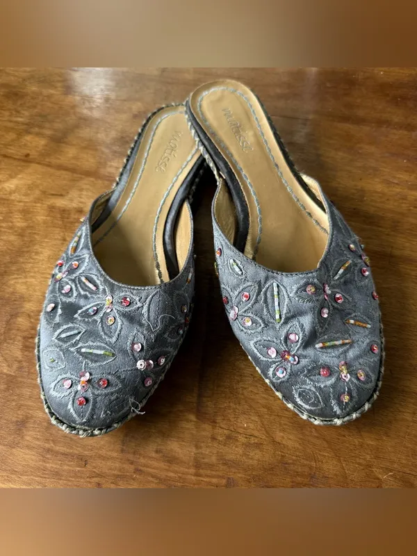 Matisse Goddess Satin Gray Embroidered Beaded Slip-On Mules size 9 - Image 2