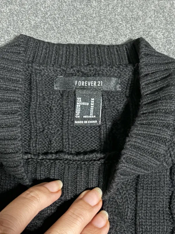 Forever 21 Black Cable Knit Sleeveless Sweater Vest Size M - Image 4