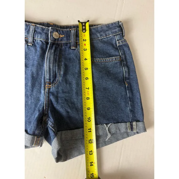 Stylish Women's Shorts Size 6 - Pre-Owned & Excellent - Image 5