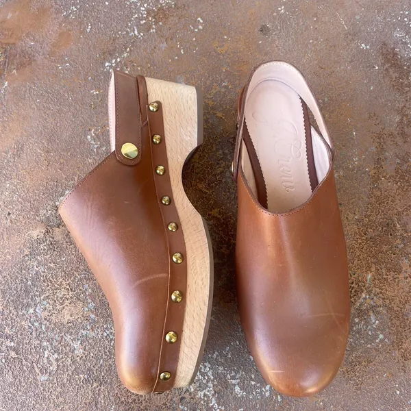 leather Convertible leather clogs in tan sz 6.5 / 50mm heel - Image 3