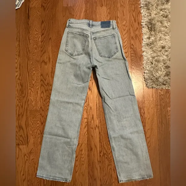 Abercrombie & Fitch Light Blue High-Rise Relaxed Jeans - Image 4