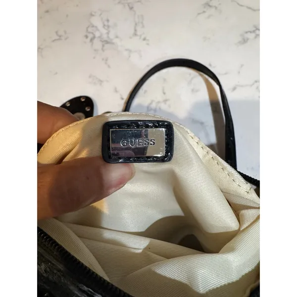 GUESS crossbody black purse silver "G" logo buckle matching flower charm VTG - Image 11