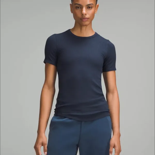 Lululemon Love Crew Short Sleeve T-Shirt Black Women’s PtP 18” Across Outdoor - Image 2