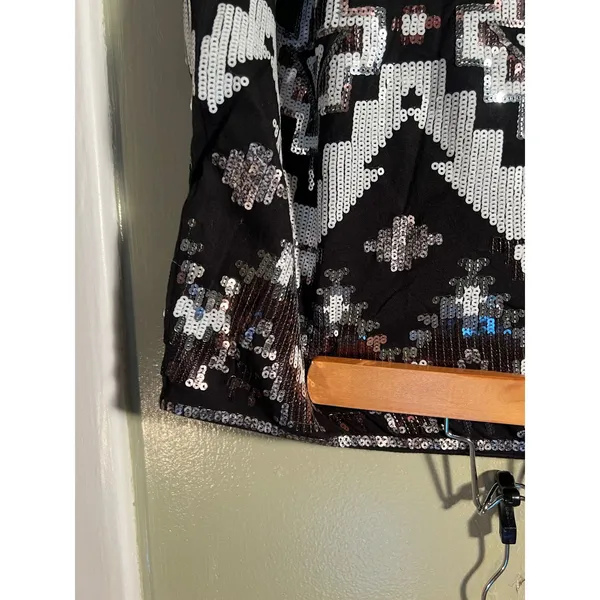 Express Women's Size Large Mini Skirt Black Silver White Sequins Aztec Pull On - Image 5