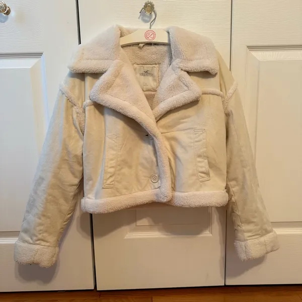 Hollister Faux Shearling Cropped Biker Jacket in Beige - Image 2