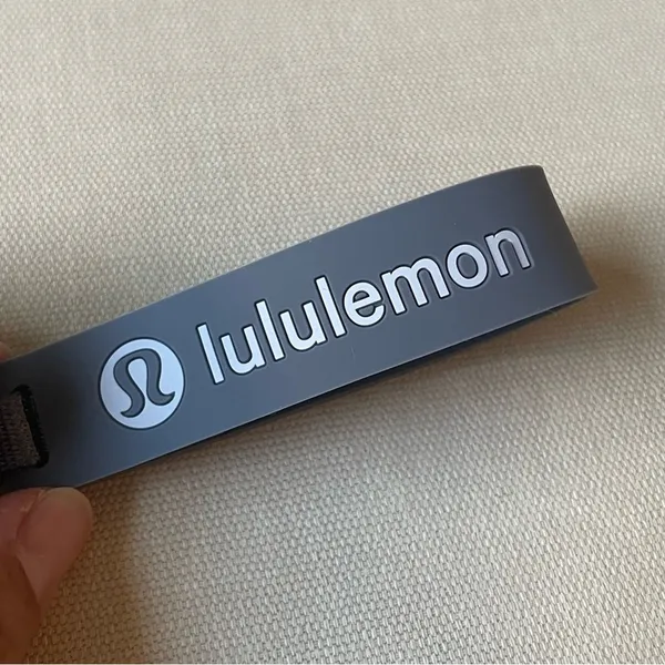 Lululemon silicone keychain - Solar Grey/Starch Blue - Image 2