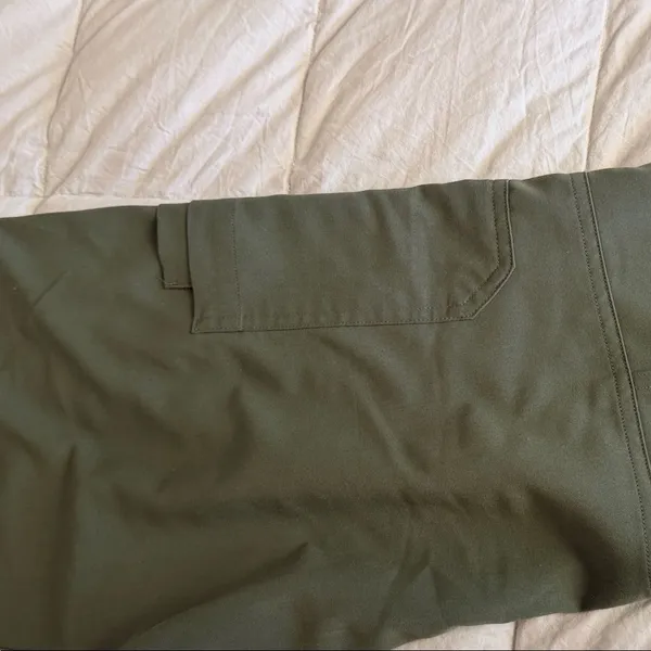 FIGS Kade Moss Green scrub Pants with tan Drawstring Sz S - Image 4