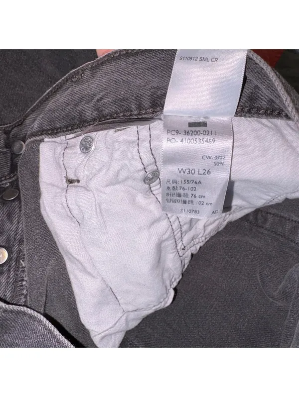 Levi's 501 Woman’s Highrise Straight Crop W30 L26 Button Fly Raw Hem Denim jeans - Image 5