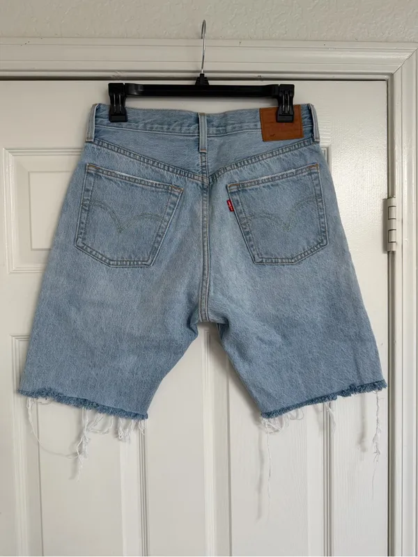 Levi’s 501 Mid Thigh Jean Denim Shorts Light Blue Raw Hem 28 - Image 2