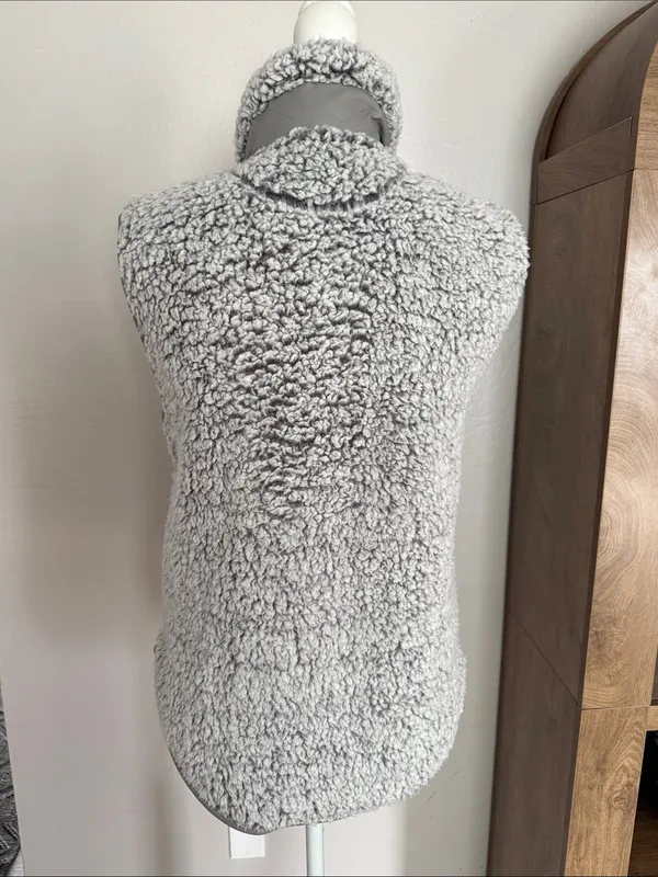 NWT Abercrombie & Fitch soft A&F collection Sherpa Puffer Vest - Light Gray - Image 4