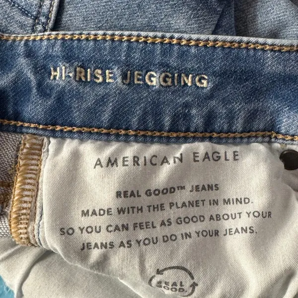 American Eagle SZ 4 LONG Hi-Rise Jegging Jeans Soft Knit Chewed Hems Whiskered - Image 11