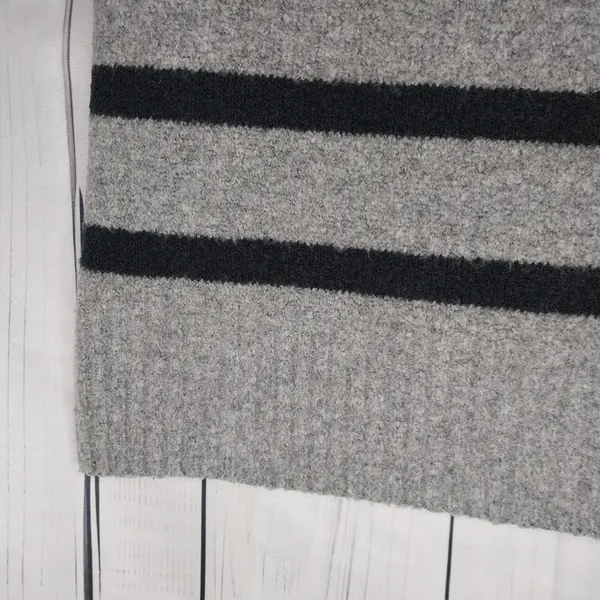 Abercrombie & Fitch Gray and Black Striped Cropped Casual 90’s Women's Top - Image 2