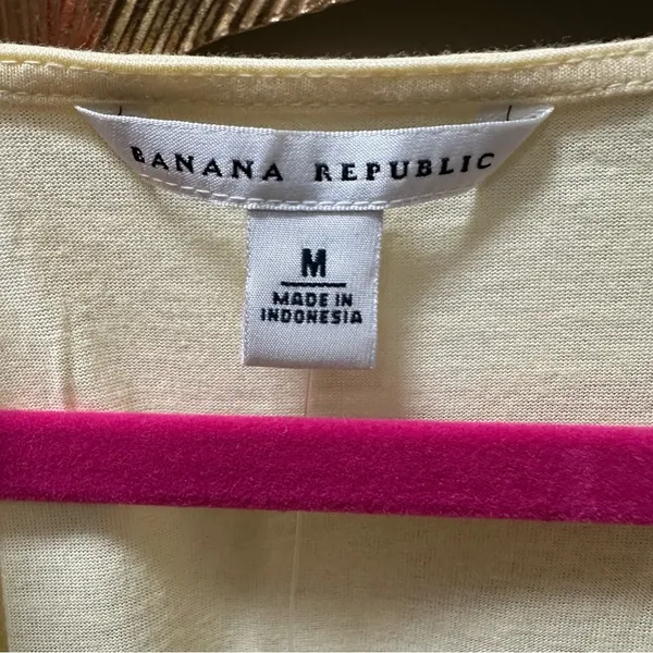 New Banana Republic Cowl Neck Top Blouse Light Yellow Med Tshirt Ruffled Sleeve - Image 2