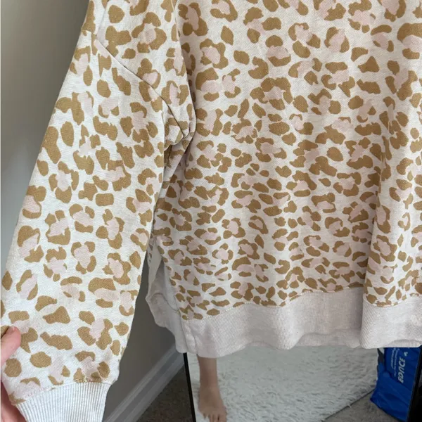 Aerie Tan and Cream Leopard Print Sweater - Image 2