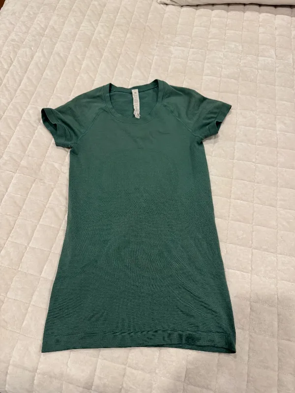 Lululemon Swiftly Tech Short-Sleeve Shirt 2.0 Medium Forest - Image 2