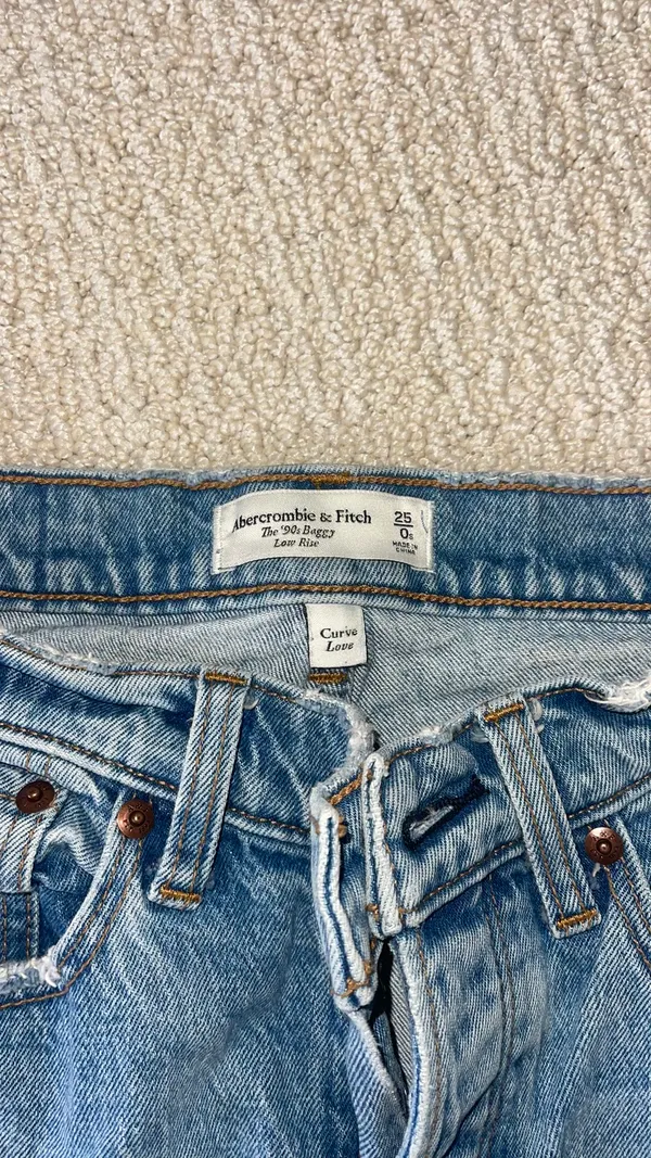 Abercrombie 90s Baggy Low-Rise Jeans Curve Love - Image 3