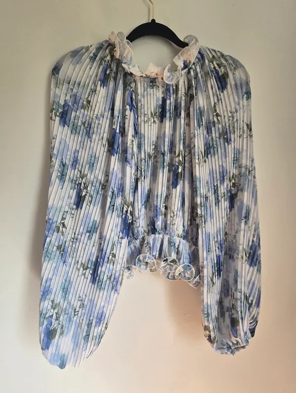 Fate Pleated Floral Blouse - Blue & White - Image 2