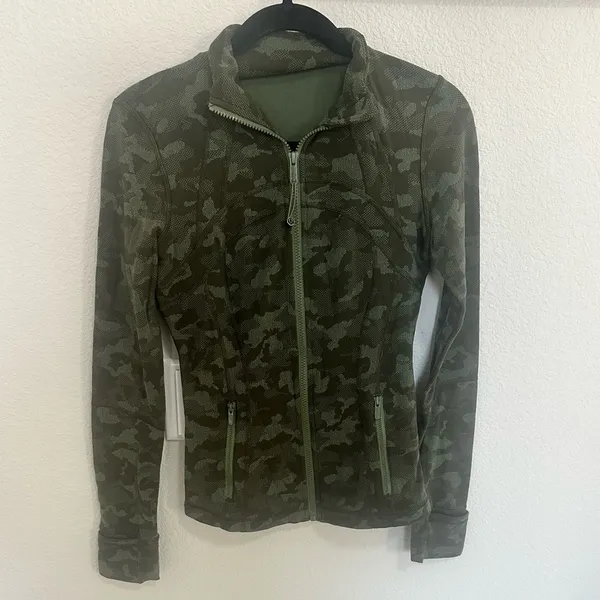Lululemon Define Jacket Heritage Camo Dark Olive Green Twill Size 6 RARE - Image 2