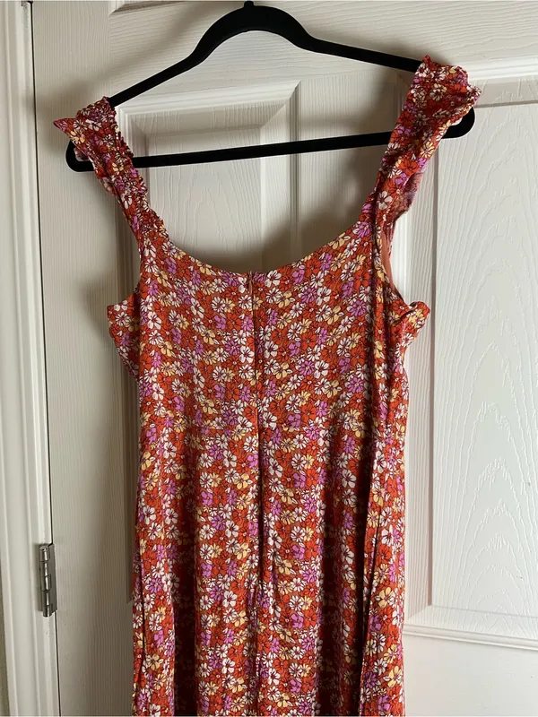LUSH Floral midi Dress Size Large Ruffle Strap Smocked - Image 8
