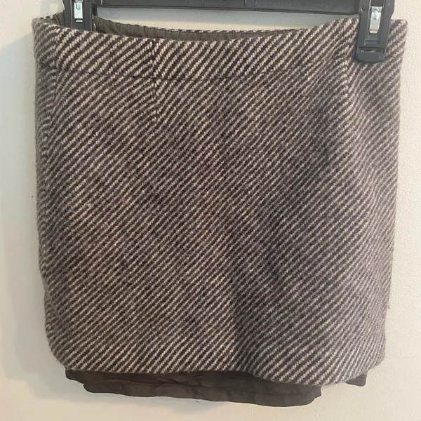Women's Lined‎ Brown Houndstooth J. Crew Mini Skirt Wool Blend 5-Button Size 2 - Image 2