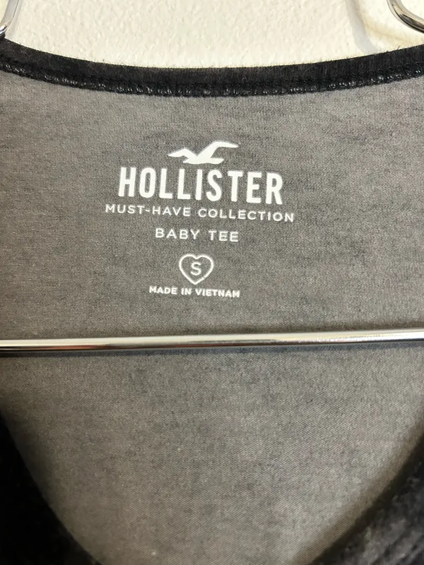 Hollister Cropped Baby Tee Long Sleeve - Image 4