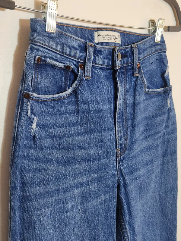 Abercrombie & Fitch Medium Wash 90s Straight Ultra High Rise Jeans Size 26/2 - Image 4
